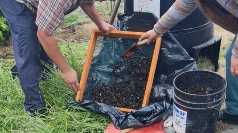 Éxito en capacitación de compostaje y reciclaje en Curaco de Vélez