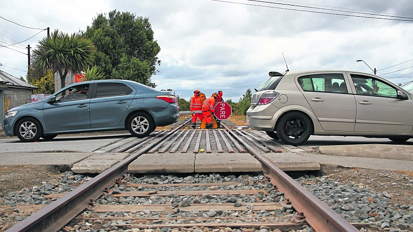 Detallan mejoras que se están realizando en los cruces ferroviarios de Alerce a Puerto Montt Detallan mejoras que se están realizando en los cruces ferroviarios de Alerce a Puerto Montt