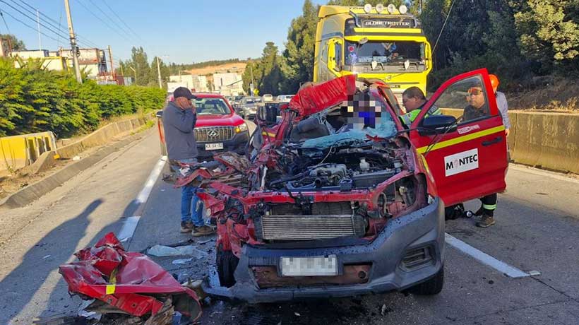 Valparaíso: accidente de tránsito provocó suspensión del tránsito en Camino La Pólvora