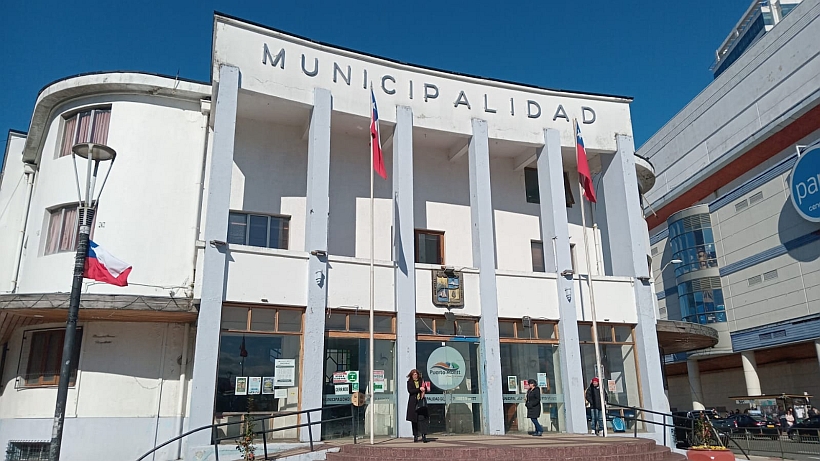 Municipio de Puerto Montt agiliza sumarios por irregularidades en entrega de agua potable y suspende a funcionarios Municipio de Puerto Montt agiliza sumarios por irregularidades en entrega de agua potable y suspende a funcionarios