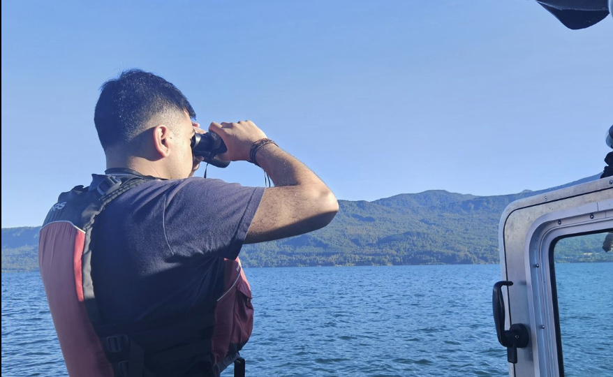 Buscan a joven desaparecida en Lago Villarrica tras accidente en kayak