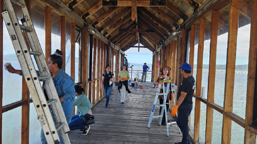 Vecinos de Queilen se unen para restaurar su muelle histórico