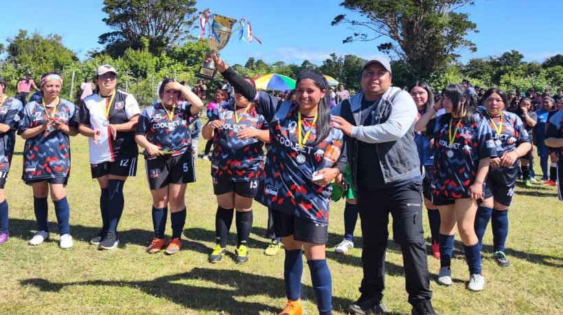 Club Apiao Unido se corona campeón en Quinchao