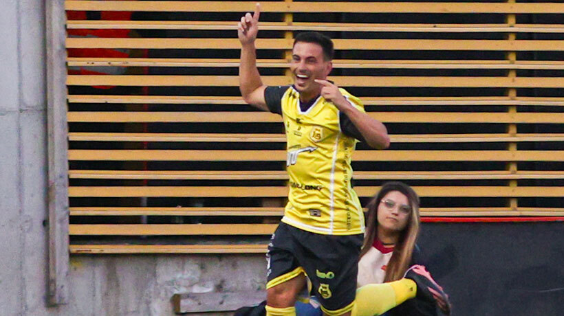San Luis brilló derrotando a Universidad Católica con un gol de camarín y un mágico cabezazo San Luis brilló derrotando a Universidad Católica con un gol de camarín y un mágico cabezazo