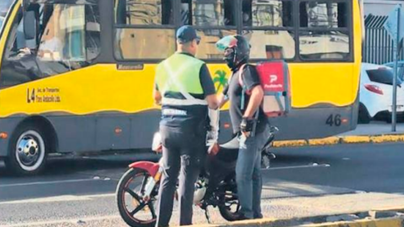Vecinos denuncian incivilidades de deliveries en la avenida Héroes de la Concepción en Iquique Vecinos denuncian incivilidades de deliveries en la avenida Héroes de la Concepción en Iquique