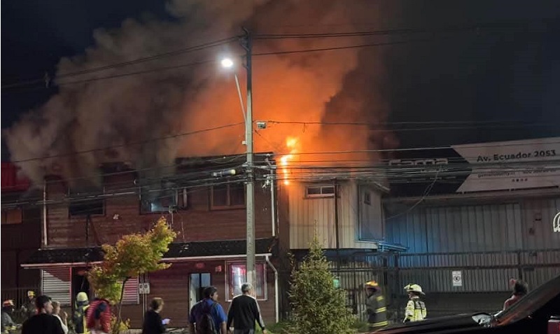 Valdivia: incendió afectó anoche a una casa en Avenida Ecuador Valdivia: incendió afectó anoche a una casa en Avenida Ecuador