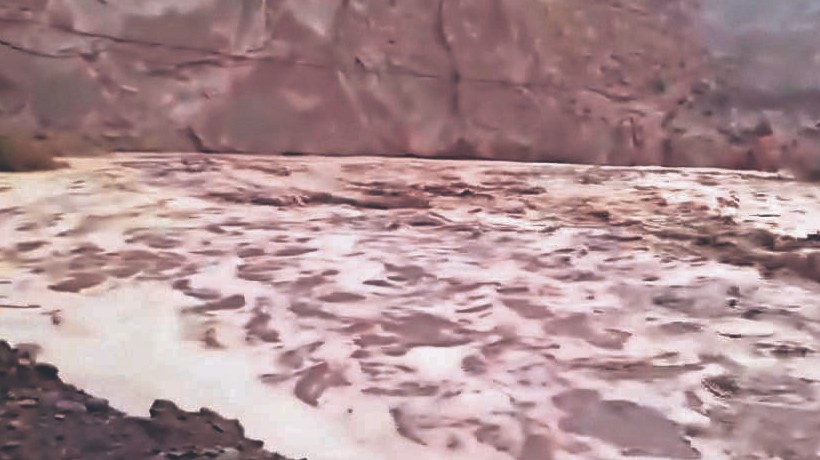 Yalquincha: Dos familias son rescatadas y alcalde de Calama solicita Estado de Emergencia.