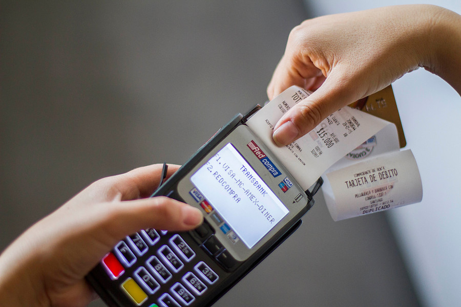 Ante obligación de entregar boletas electrónicas: Comercio y Pymes se quejan y Transbank recurrirá a la justicia
