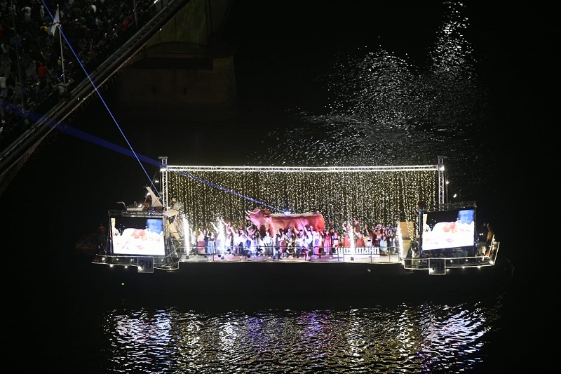 Noche Valdiviana: espectacular corso fluvial