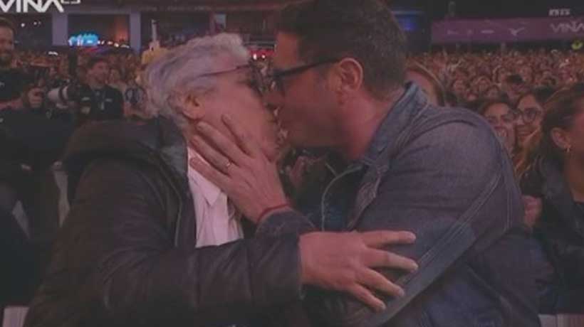 “¡Se agarra a todas las mujeres!”: el beso de Pancho Saavedra con señora durante rutina de Pedro Ruminot