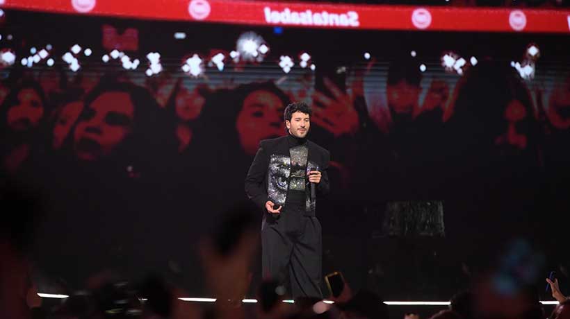 Sebastián Yatra cierra Viña 2025 con orquesta sinfónica y doble Gaviota