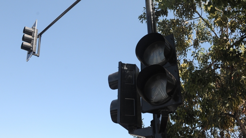 Reportan corte de energía eléctrica en Santiago: Hay semáforos apagados