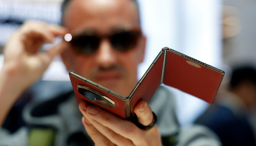 Huawei lleva la innovación al MWC 2025 con su primer smartphone trifold