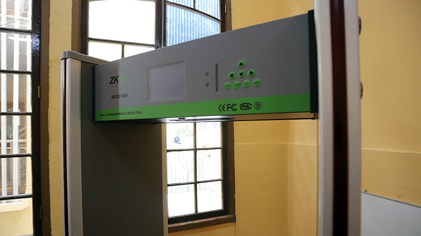 Insuco de Temuco instaló detectores de metales y reconocimiento facial para evitar hechos de violencia