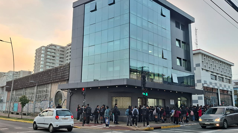 Estudiantes del Carmela Carvajal de Osorno retomaron clases en nuevo espacio
