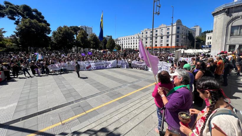 8M: marcha en Concepción convocó a más de 1.000 mujeres