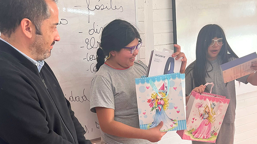 Osorno: dos alumnas de la escuela rural Trinquicahuin destacan en la prueba Simce de cuarto básico