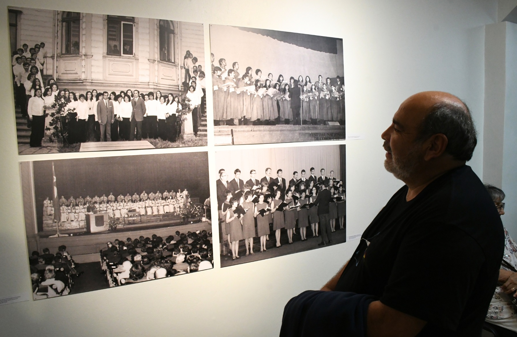 Inauguraron exhibición de fotografías, objetos y archivos del Coro UACh