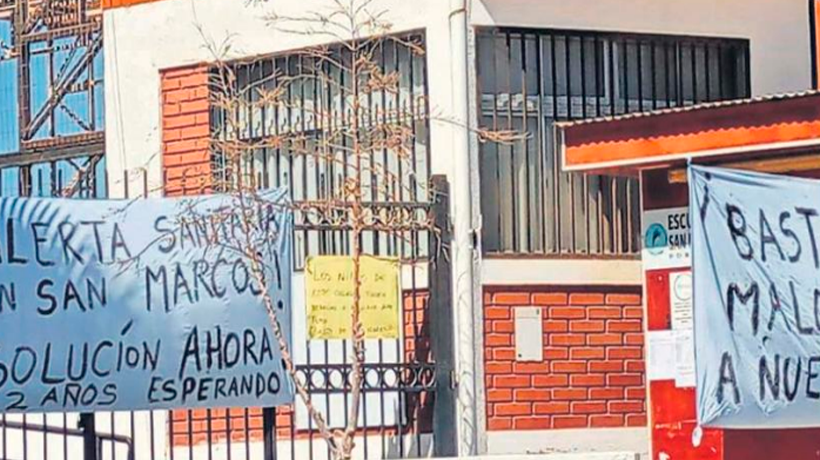 Apoderados denuncian malos olores en la Caleta San Marcos al sur de Iquique