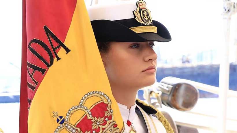 Con la princesa Leonor a bordo: buque escuela español emprendió su travesía a Valparaíso