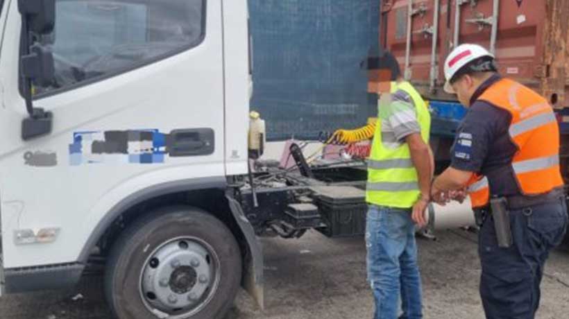 Detienen a transportista venezolano irregular al interior del puerto de Valparaíso: no tenía licencia de conducir