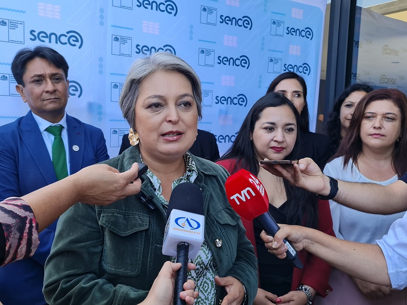 Ministra Jeannette Jara aclaró dudas sobre reforma previsional en Ruinas de Huanchaca