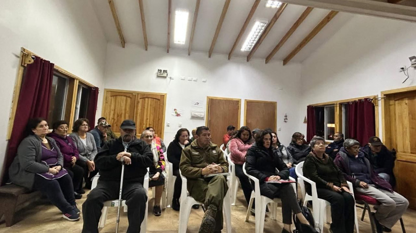 Mujeres de Ancud destacan en taller de telar Qilliche