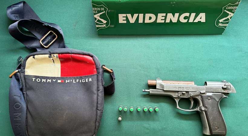 Valparaíso: Carabineros detiene a hombre por porte de arma de fuego en Plaza Aníbal Pinto