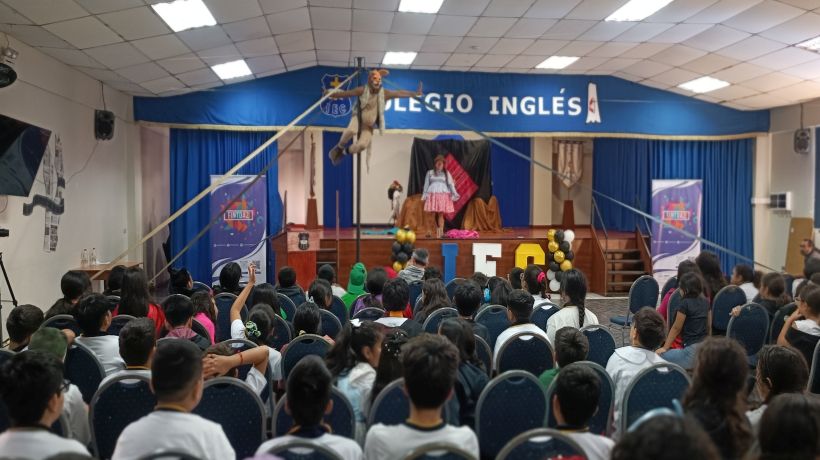 FINTDAZ llegó a establecimientos educacionales de Iquique con obras de teatro y circo