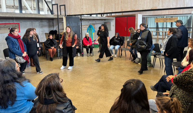 Mujeres de la pesca artesanal dan a conocer sus experiencias a través del teatro aplicado