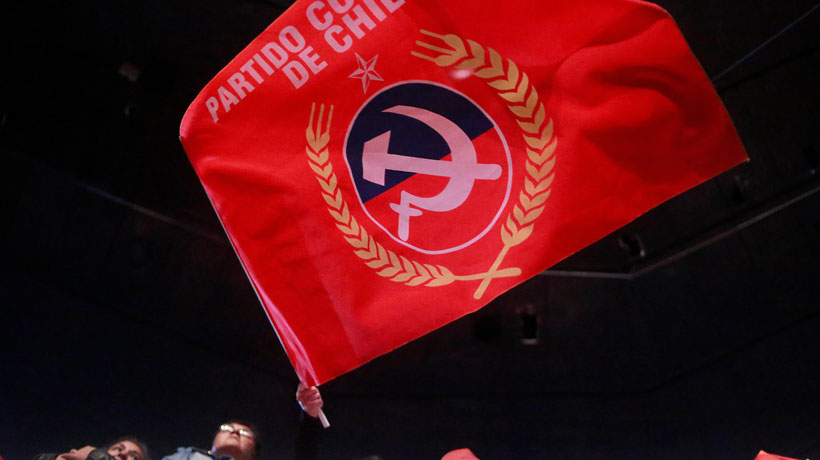 Juventudes Comunistas se desmarcan de polémica imagen de muñecos de Kast y Kaiser