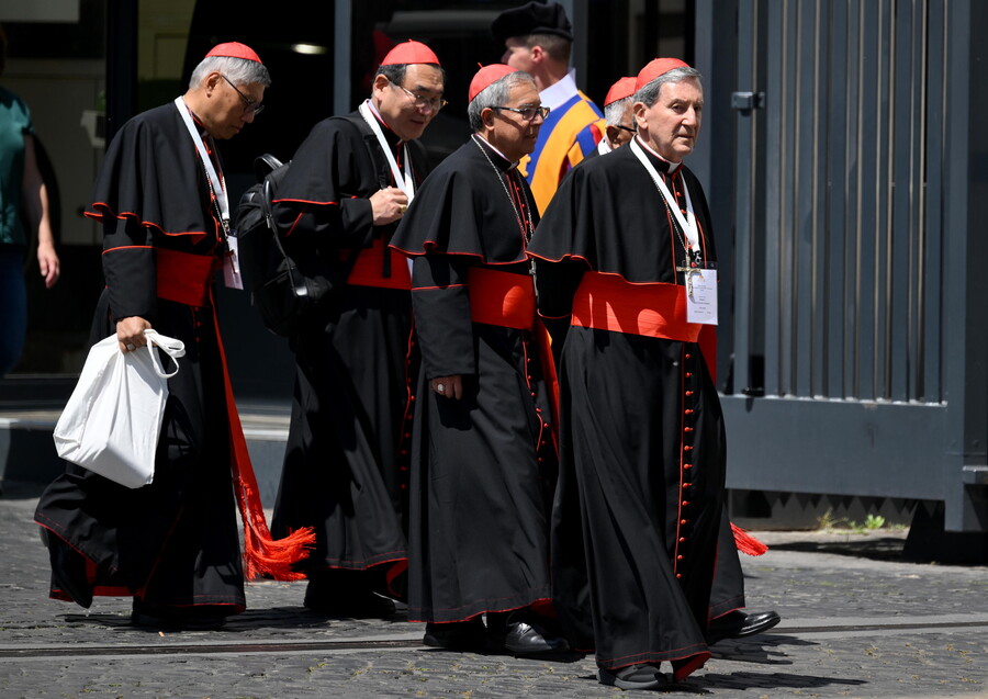 Figuras clave del próximo cónclave: del camarlengo a la voz del "Habemus papam"