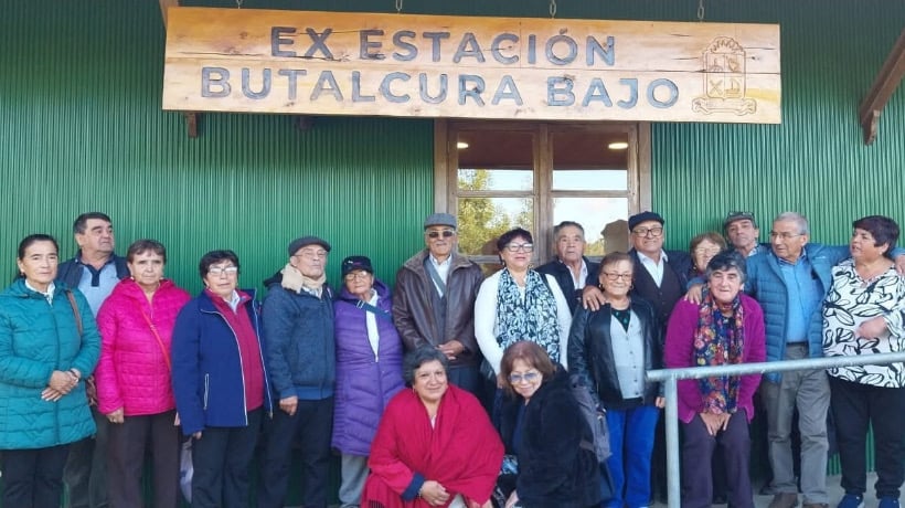 Más de 20 integrantes del taller de folclor municipal realizan emotiva gira cultural a la ex estación de trenes de Butalcura
