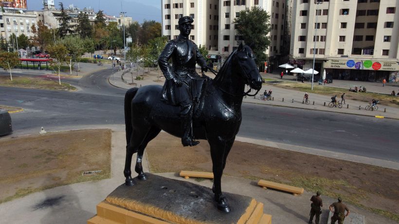 Gobierno descarta reemplazo del monumento al general Baquedano en Plaza Italia