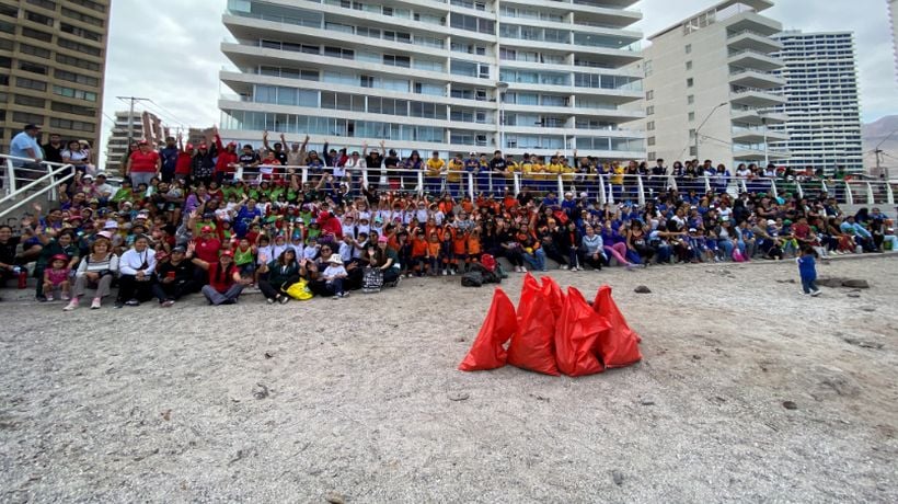 Con limpieza de playa lanzan concurso para forjadores ambientales en Iquique