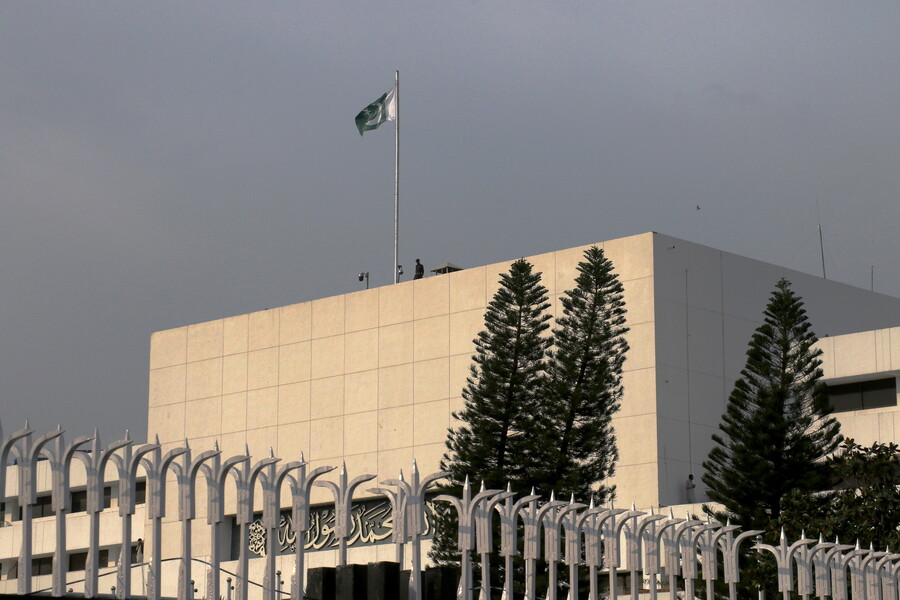 La India bombardea supuestas bases terroristas en Pakistán