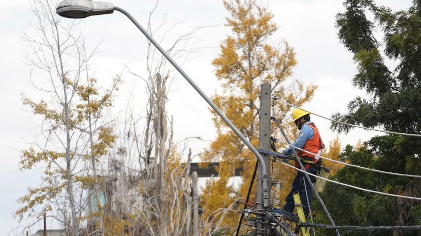 SEC impone millonaria multa a eléctricas del centro-sur por cortes de luz en agosto de 2024