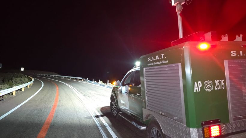 Fatal accidente en Ruta 27CH: conductor de tractocamión muere tras volcamiento en Antofagasta