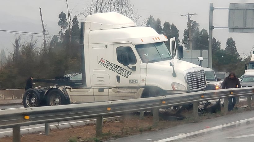 Casablanca: colisión vehicular provocó restricción de pistas de la Ruta 68 hacia Valparaíso