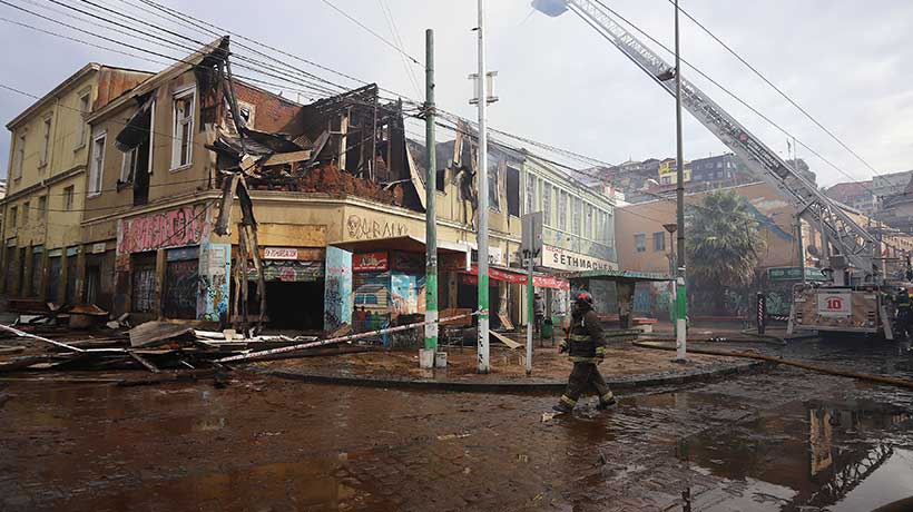 Diputado cuestionó sistema de protección patrimonial tras incendio en Valparaíso: “Que el Estado se haga presente”