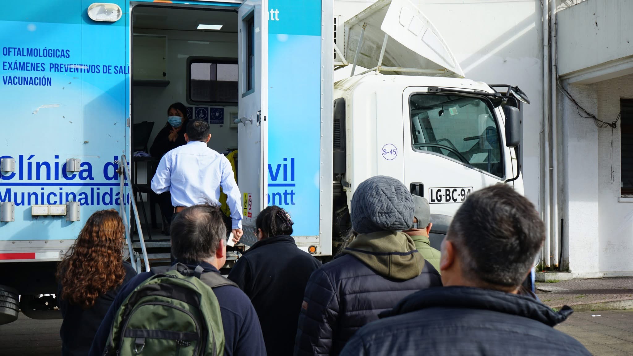 Esta semana realizaron exitosas jornadas de vacunación en plaza de Armas de Puerto Montt