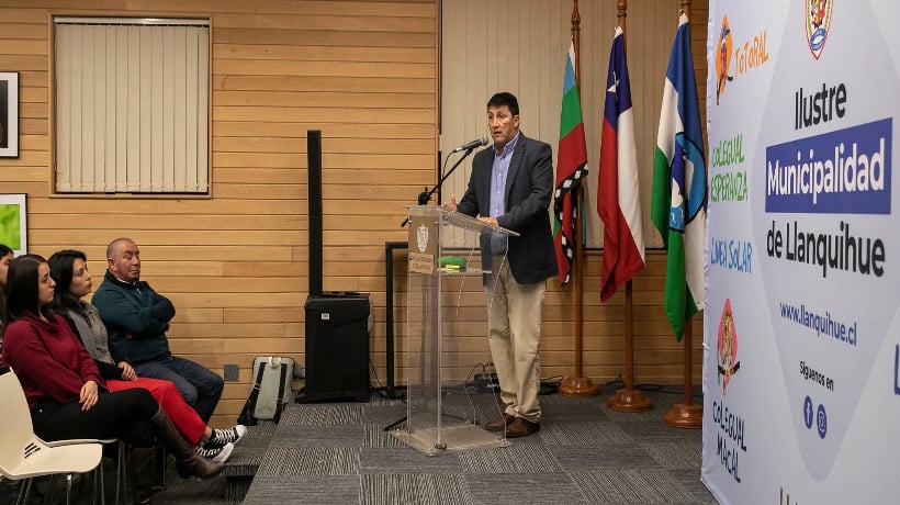 Estudiantes de Llanquihue reciben la Beca Municipal 2025