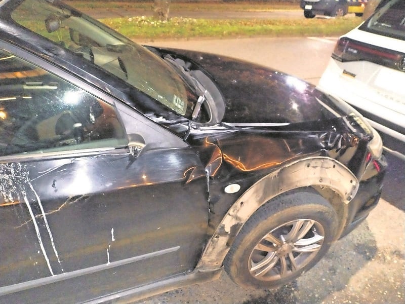Automovilista de 17 años atropelló a una mujer que paseaba con su mascota en la Isla Teja