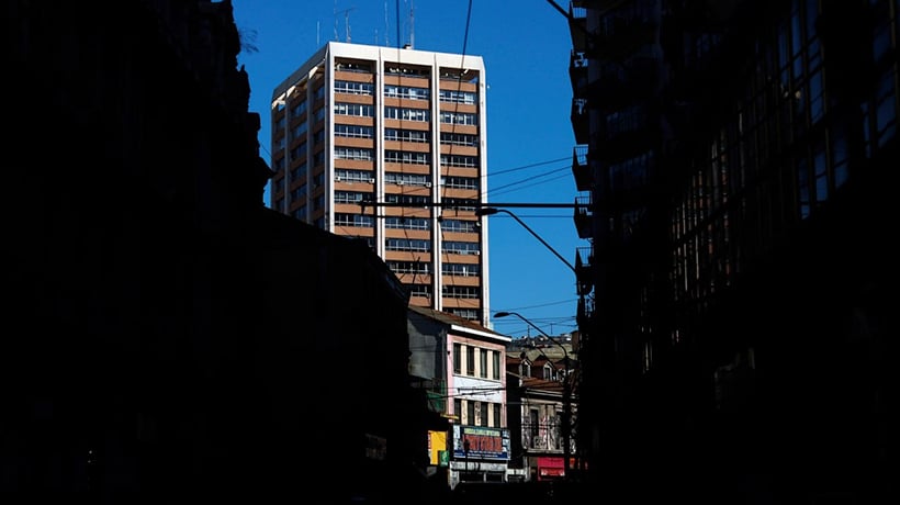 Valparaíso: aumentan críticas por traslado desde el Edificio Esmeralda
