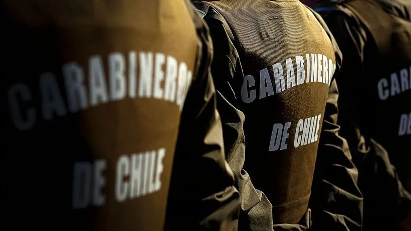 Conductor de camioneta atropelló a dos carabineros en pleno centro de Santiago