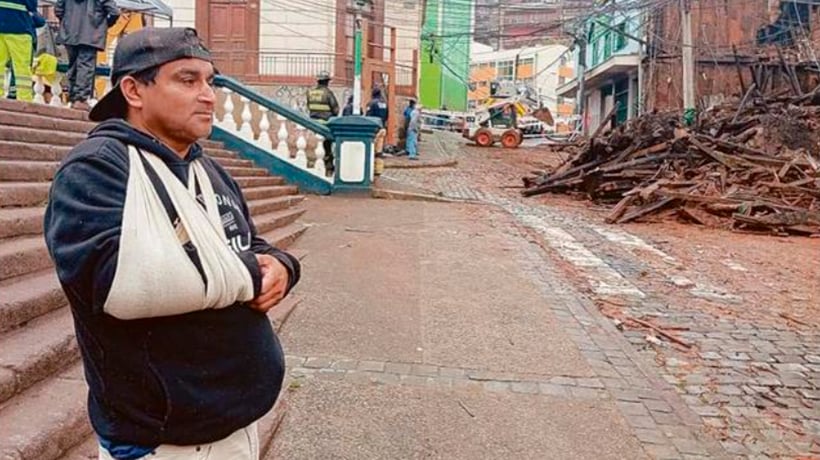 Héroe de plaza Echaurren quedó con lo puesto y terminó lesionado