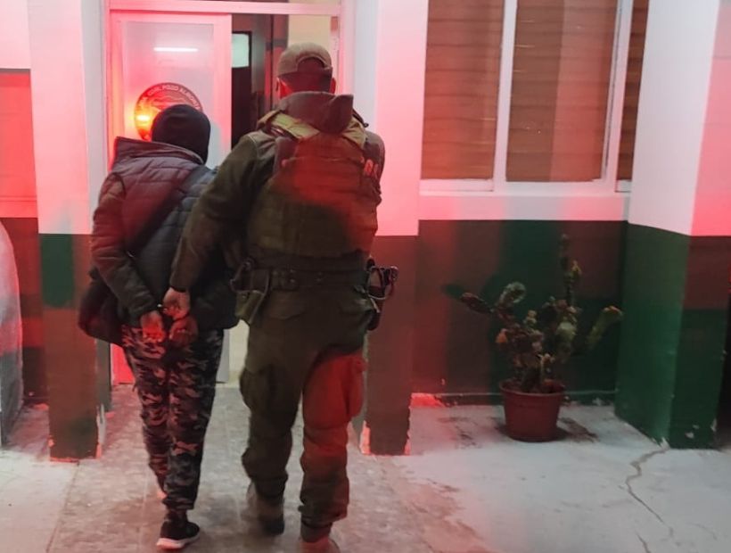 Detienen a hombre que conducía vehículo con encargo por robo en Iquique