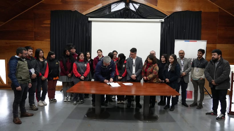 Los Muermos firma el convenio Compromiso Joven para fortalecer la participación juvenil