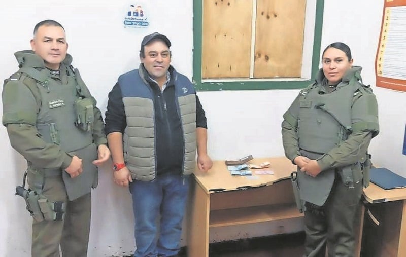 Río Bueno: recuperaron y entregaron billetera con 250 mil pesos