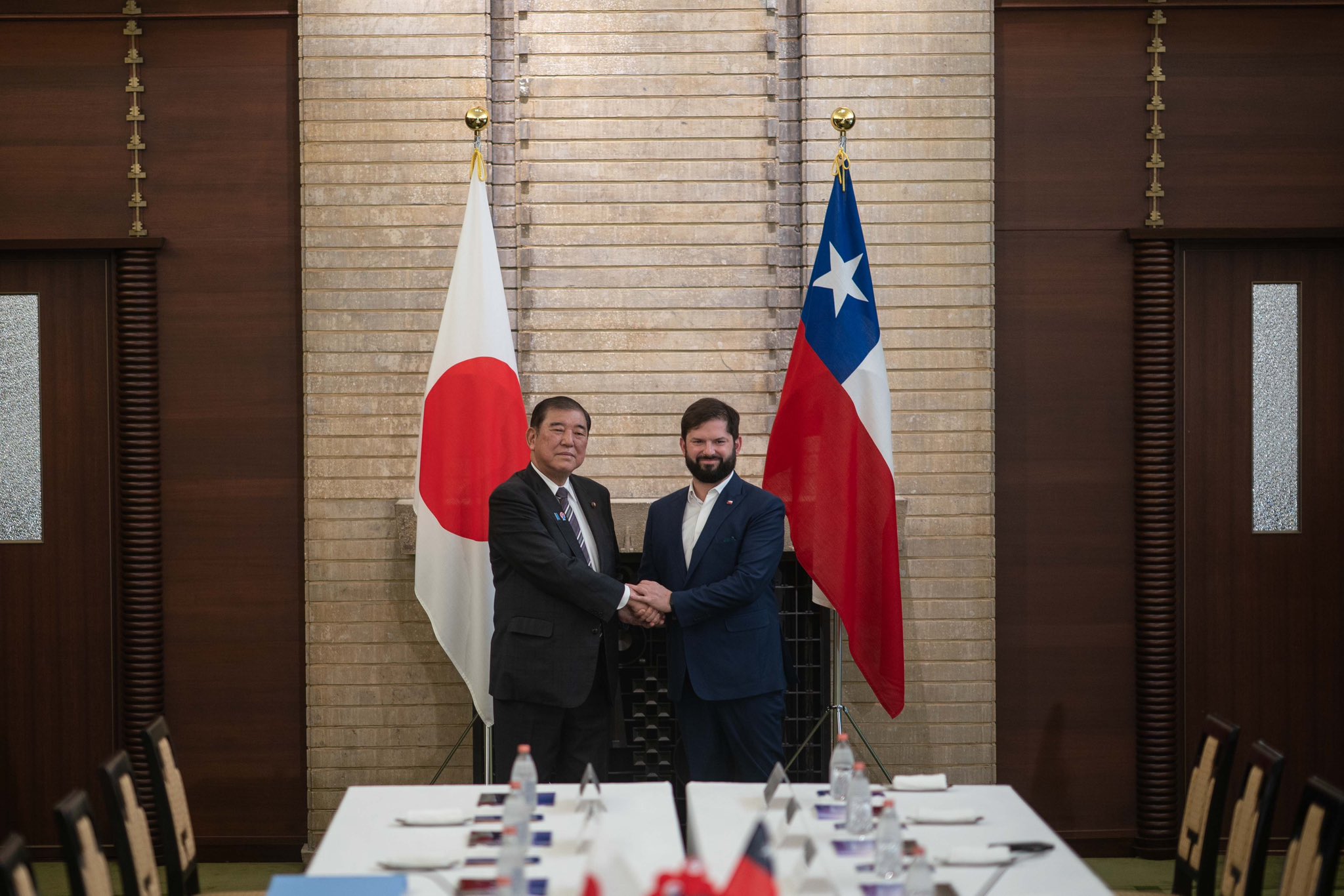 Boric se reunió con Primer Ministro de Japón en inicio de gira por Asia